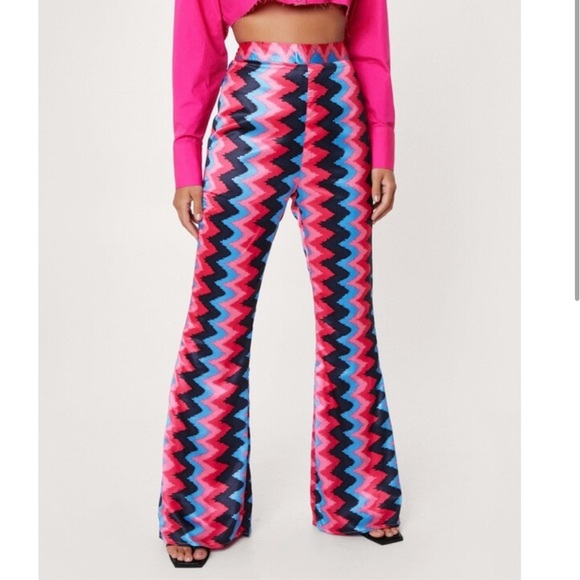 Nasty Gal Zig Zag Print Woven Flare Pants - Picture 5 of 8